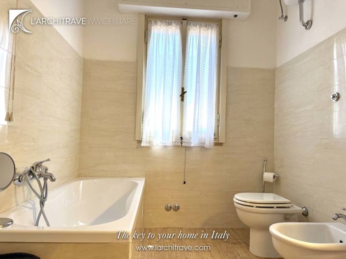 Image No.27-4 Bed House for sale
