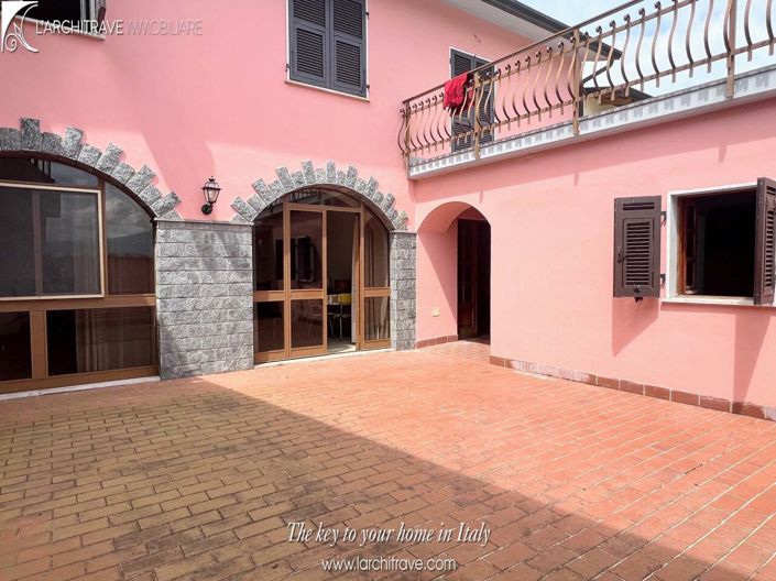 Image No.2-Maison de 5 chambres à vendre à Fivizzano