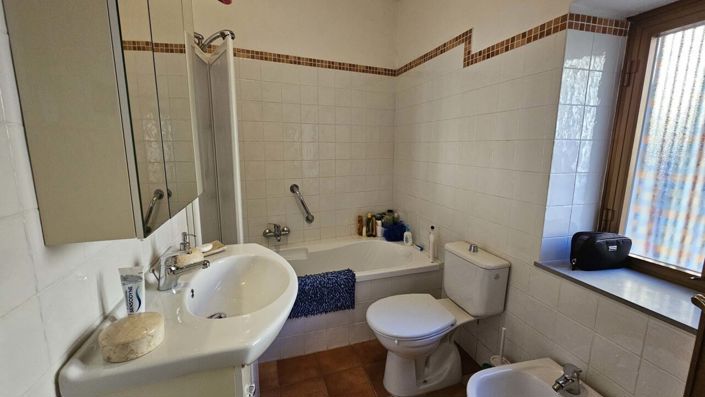 Image No.11-3 Bed House for sale