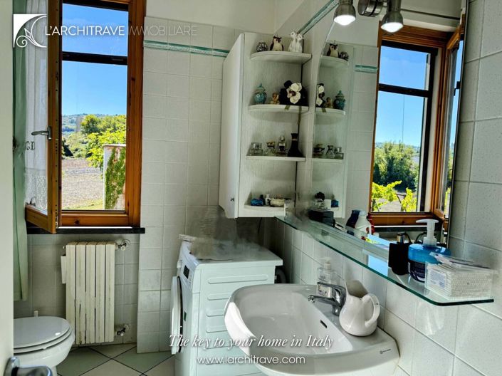 Image No.19-3 Bed House for sale