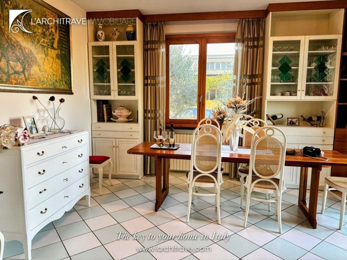 Image No.8-3 Bed House for sale