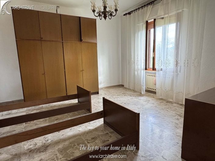 Image No.7-4 Bed House for sale