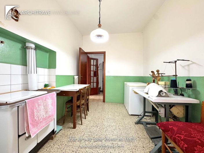 Image No.11-3 Bed House for sale