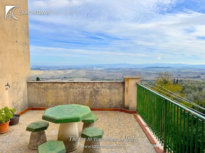 Image No.15-3 Bed House for sale