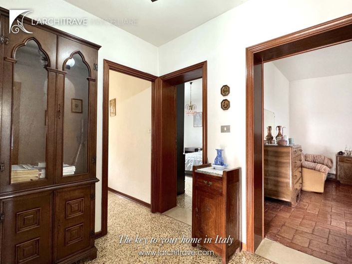 Image No.17-3 Bed House for sale