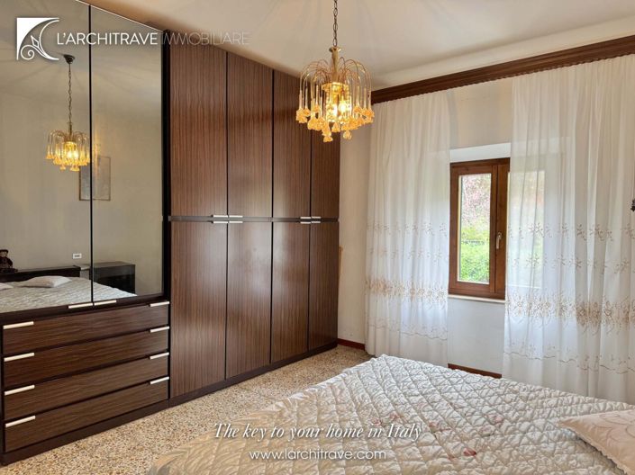 Image No.24-3 Bed House for sale