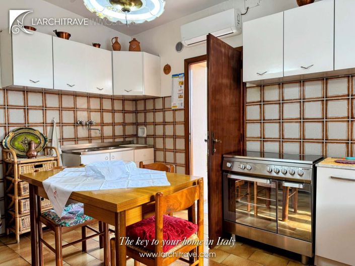 Image No.6-3 Bed House for sale