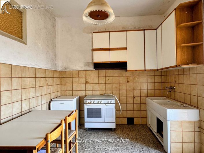 Image No.6-2 Bed House for sale