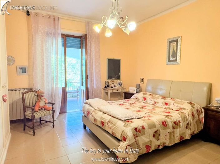 Image No.12-4 Bed House for sale