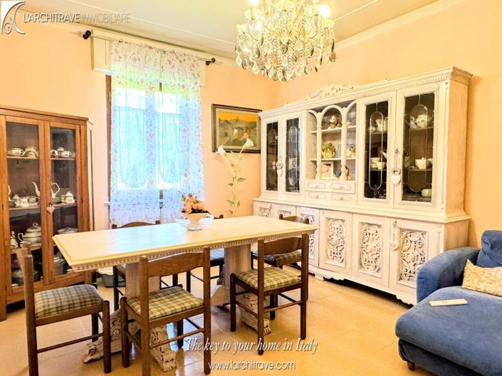 Image No.8-4 Bed House for sale