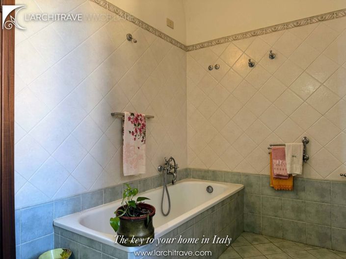 Image No.20-3 Bed House for sale