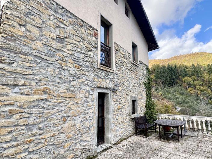 Image No.17-4 Bed House for sale