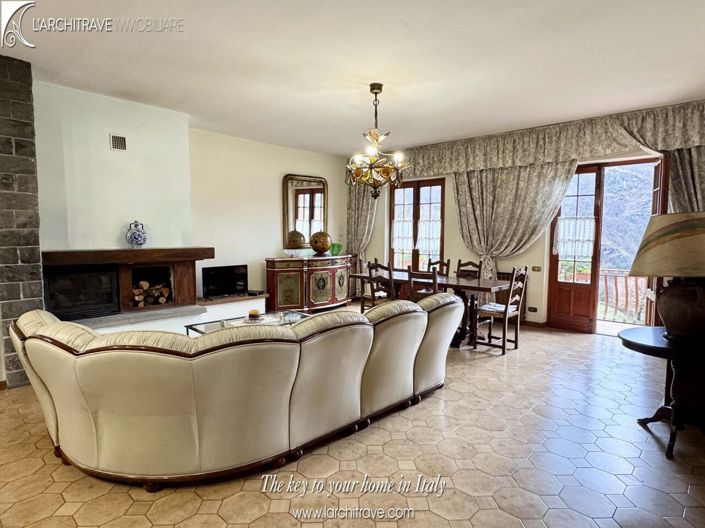 Image No.4-5 Bed House for sale