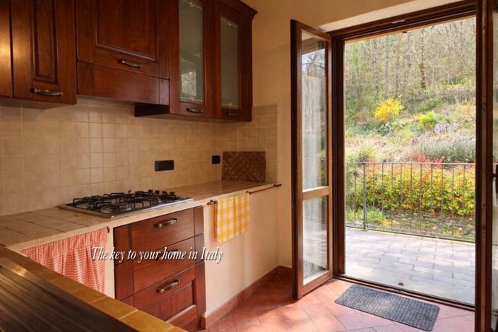 Image No.6-5 Bed House for sale