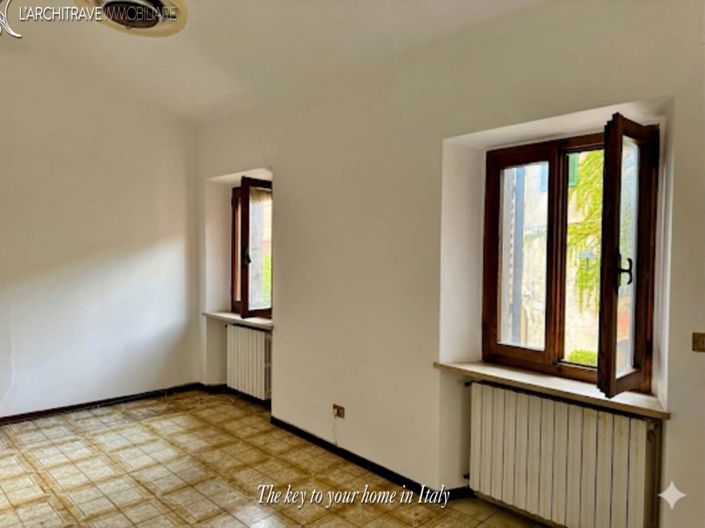 Image No.5-2 Bed House for sale