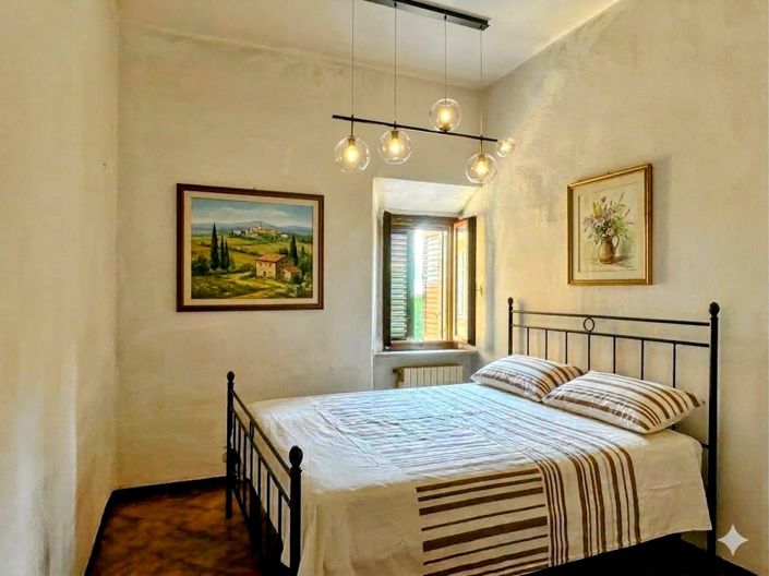 Image No.6-2 Bed House for sale