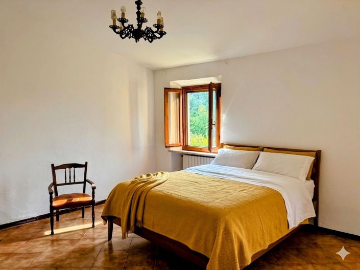 Image No.8-2 Bed House for sale