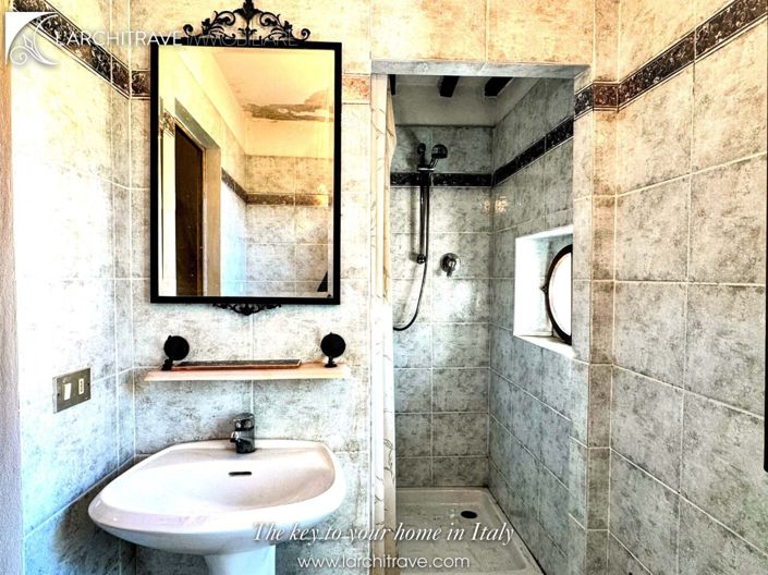 Image No.9-1 Bed House for sale