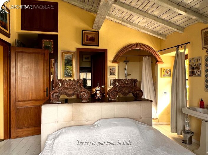 Image No.12-2 Bed House for sale