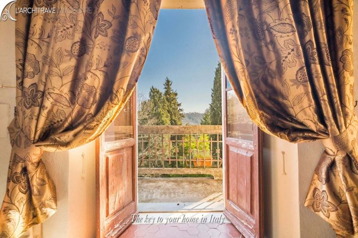 Image No.16-6 Bed House for sale