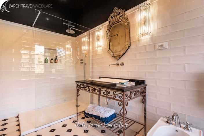 Image No.17-6 Bed House for sale
