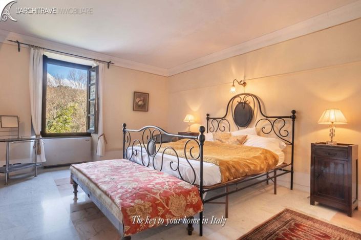 Image No.19-6 Bed House for sale