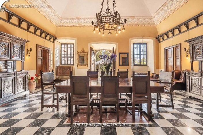 Image No.2-6 Bed House for sale