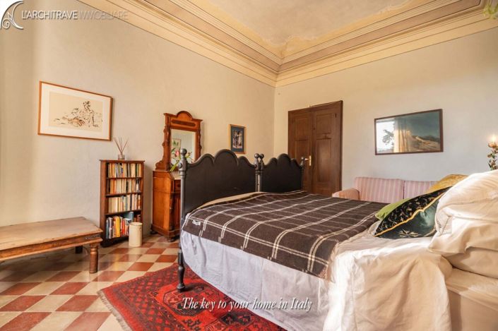 Image No.20-6 Bed House for sale