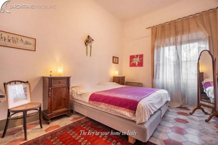 Image No.21-6 Bed House for sale