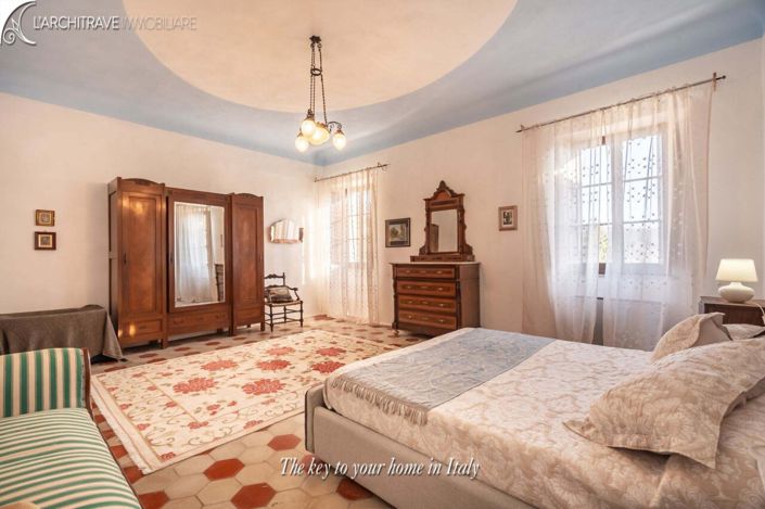 Image No.24-6 Bed House for sale