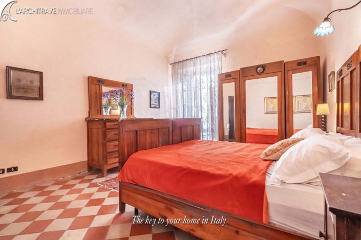 Image No.25-6 Bed House for sale