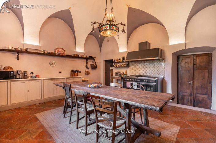 Image No.9-6 Bed House for sale