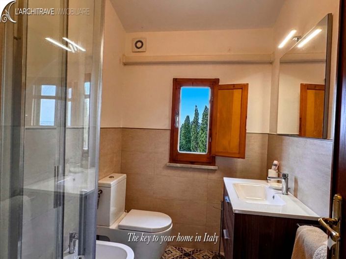 Image No.12-2 Bed House for sale