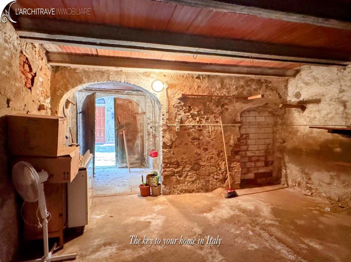Image No.21-2 Bed House for sale