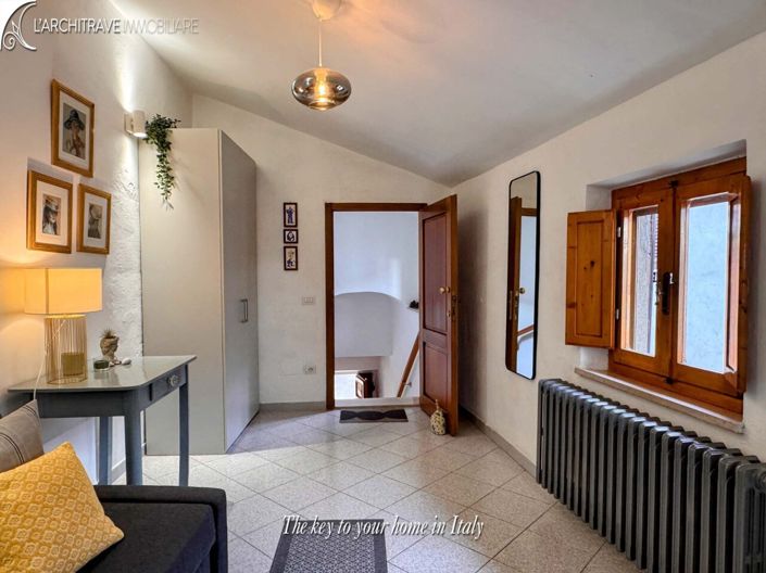Image No.8-2 Bed House for sale