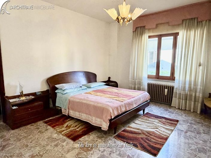 Image No.11-4 Bed House for sale