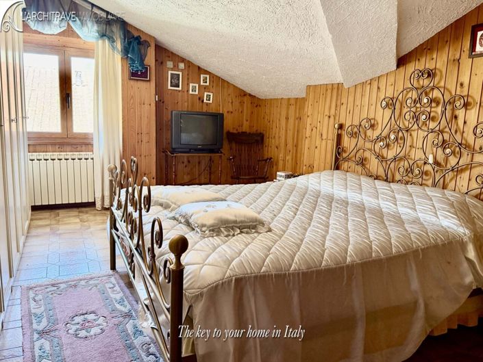 Image No.12-4 Bed House for sale