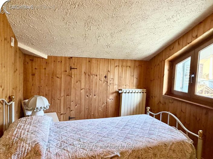 Image No.13-4 Bed House for sale