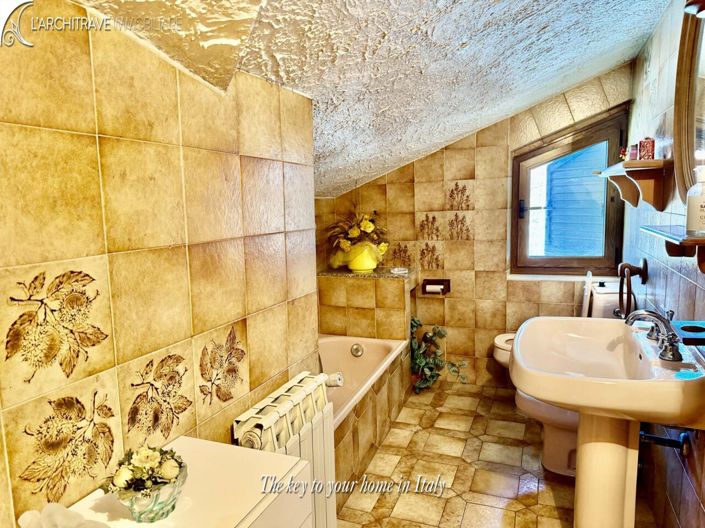 Image No.15-4 Bed House for sale