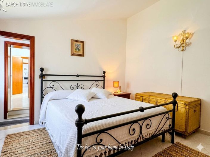Image No.11-2 Bed House for sale