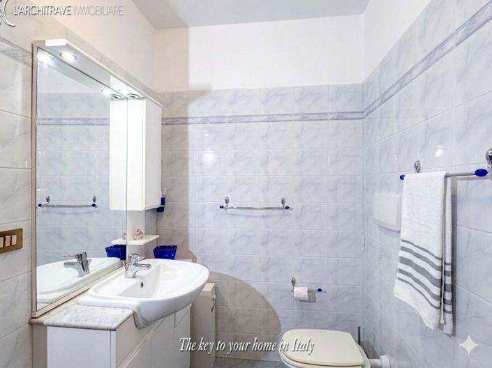 Image No.17-2 Bed House for sale