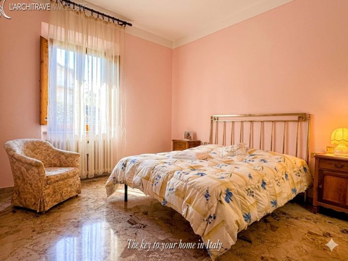 Image No.10-2 Bed House for sale