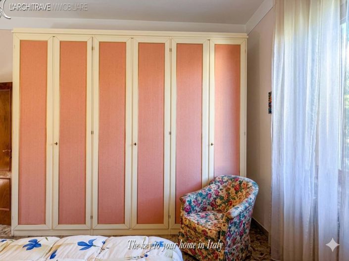 Image No.11-2 Bed House for sale