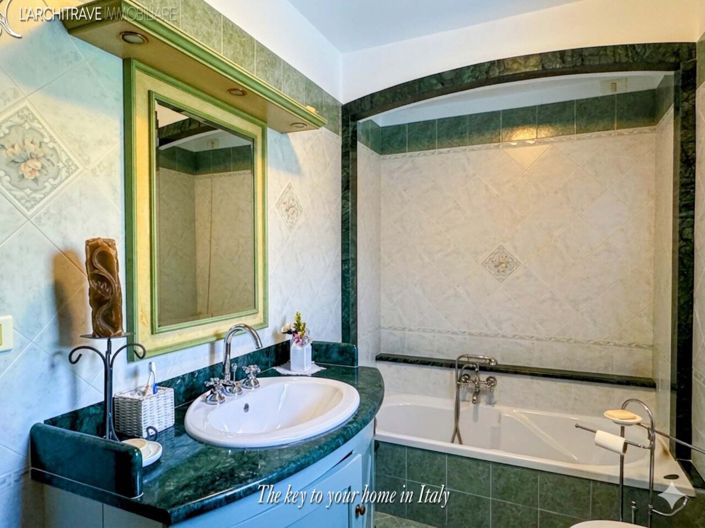 Image No.13-2 Bed House for sale