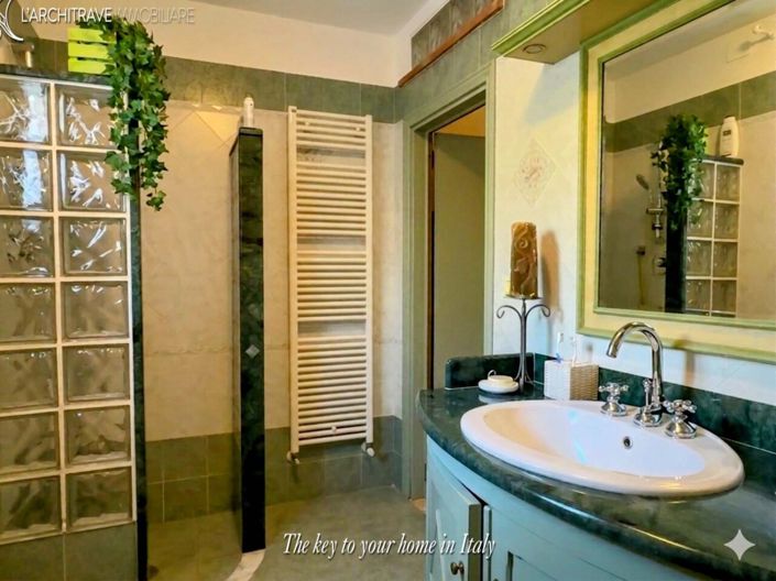 Image No.14-2 Bed House for sale