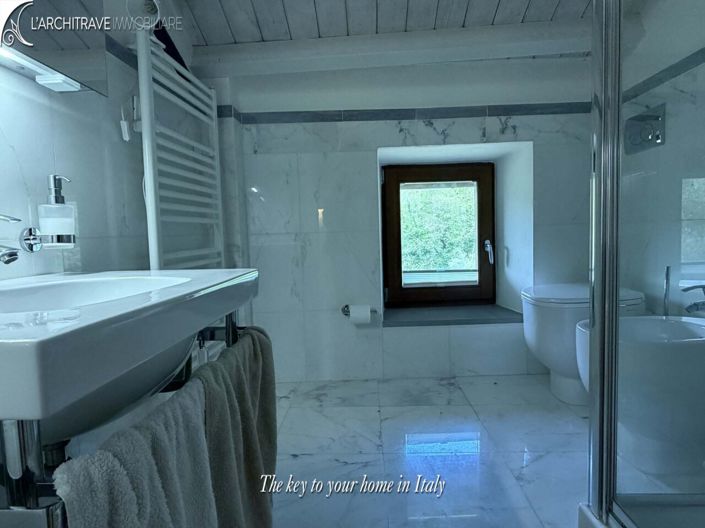 Image No.12-2 Bed House for sale
