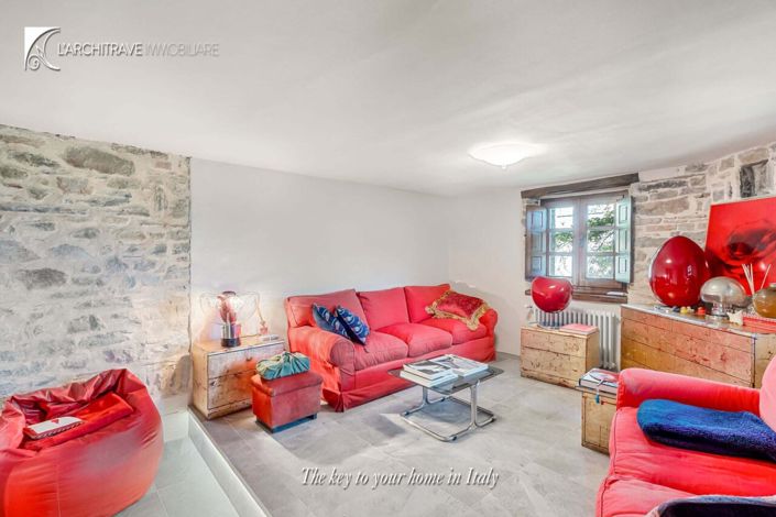 Image No.14-6 Bed House for sale