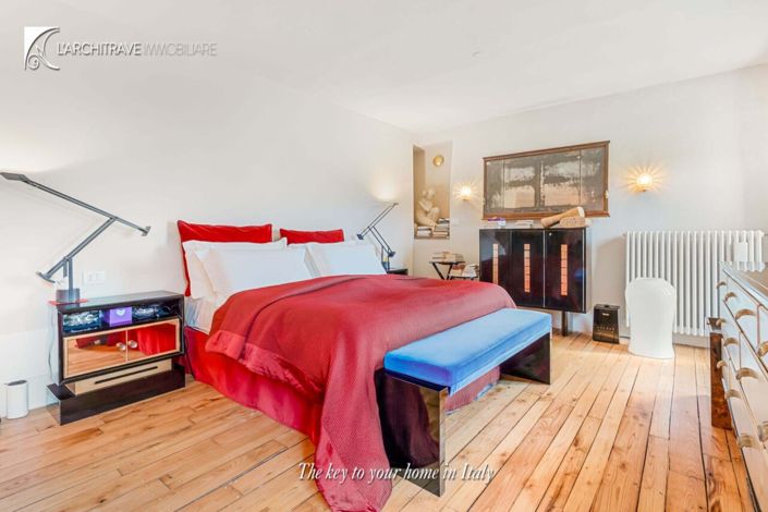 Image No.16-6 Bed House for sale