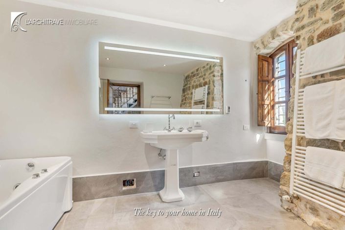 Image No.19-6 Bed House for sale
