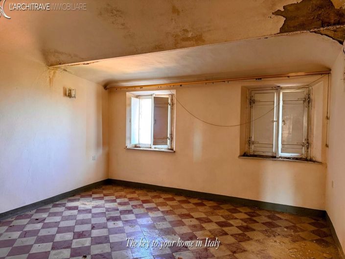 Image No.14-6 Bed House for sale